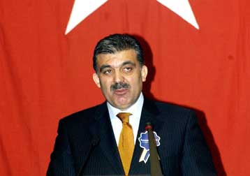 Ο Γκιουλ ανακοινώνει ότι θα παραιτηθεί από την πρωθυπουργία της Τουρκίας