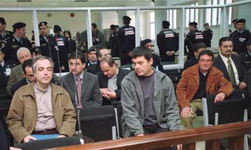 Κατά της ένστασης αναρμοδιότητας του δικαστηρίου εισαγγελείς και πολιτική αγωγή