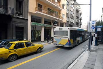 Περίπου 1.300 Ι.Χ. «τρώνε» οι νέοι λεωφορειόδρομοι σε Ιπποκράτους και Χαρ.Τρικούπη