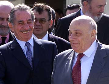 Να συνεχιστούν οι συνομιλίες για το Κυπριακό χωρίς τον ΓΓ του ΟΗΕ ζητά ο Ρ.Ντενκτάς