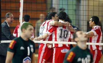 Ολυμπιακός και Ηρακλής πήραν το προβάδισμα για τον τελικό των πλέι οφ