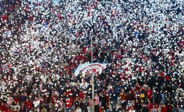 Κλήθηκε σε απολογία ο Ολυμπιακός και κινδυνεύει με τρεις αγωνιστικές