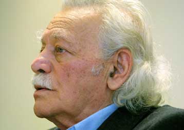 Επίτιμος διδάκτωρ του ΕΜΠ θα αναγορευθεί ο Μανώλης Γλέζος