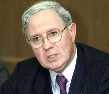 Ανάπτυξη 3,7% για το 2003 και πληθωρισμό άνω του 3,6% προβλέπει η ΤτΕ