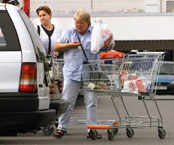 Υποχώρησαν το Φεβρουάριο στις ΗΠΑ οι λιανικές πωλήσεις – Σε άνοδο η ανεργία