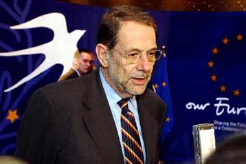 Την αμέριστη συμπαράστασή της στη Σερβία εκφράζει η Ευρωπαϊκή Ένωση