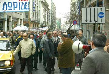 Την ερχόμενη Τρίτη αποφασίζουν για την περαιτέρω στάση τους οι ιδιοκτήτες ταξί