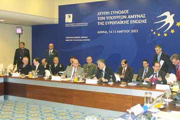 Υπέρ της εξάντλησης όλων των περιθωρίων για την ειρήνη τάχθηκαν Παπαντωνίου και Αγιό