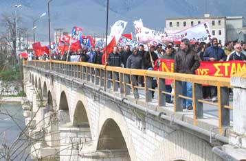 Αντιπολεμικά συλλαλητήρια σε Τύρναβο και Κρήτη – Αντισύνοδος ειρήνης στο Πάντειο