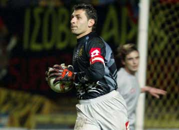 Εκτός δράσης για ένα μήνα θα μείνει ο τερματοφύλακας του Αρη Αλέκος Δέλλιος