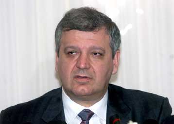 «Πρόγραμμα πνοής έως το 2008 να παρουσιάσει το ΠΑΣΟΚ» προτείνει ο Χρ.Πρωτόπαπας