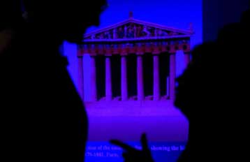 Βρετανός τηλεοπτικός παραγωγός μιλά στην Ουάσινγκτον υπέρ της επιστροφής των Μαρμάρων