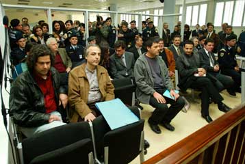 Με νέες ενστάσεις από την υπεράσπιση ολοκληρώθηκε η δέκατη μέρα της δίκης για τη 17Ν