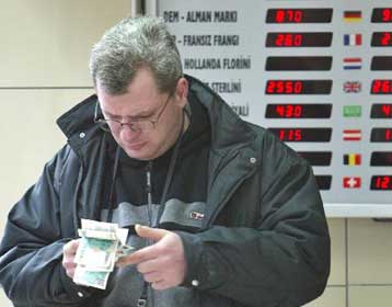 Σε ιστορικό χαμηλό υποχώρησε η τουρκική λίρα – «Βουτιά» 10,57% στο χρηματιστήριο