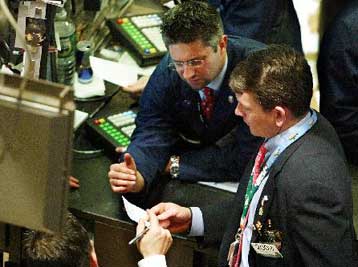 Μεγάλα κέρδη στη Γουόλ Στριτ τη Δευτέρα, εν μέσω ελπίδων για σύντομο πόλεμο στο Ιράκ