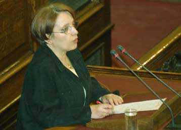 Προ ημερησίας διατάξεως συζήτηση στη Βουλή για το Ιράκ ζητά η Αλ.Παπαρήγα