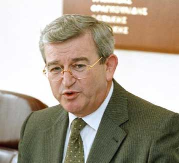 Περαιτέρω μέτρα για τη θωράκιση της οικονομίας ζητούν οι έμποροι