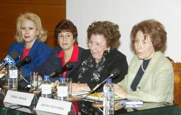 Ένταση στην παρουσίαση του βιβλίου της συζύγου του Αμερικανού πρέσβη στην Ελλάδα
