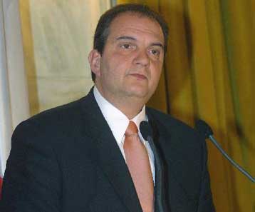 Αμεση η ανάγκη στήριξης του τουρισμού, επισημαίνει ο Κ.Καραμανλής