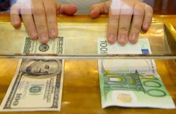 Ενισχύονται χρυσός και κρατικά ομόλογα, υποχωρεί το δολάριο μετά την επίθεση στο Ιράκ