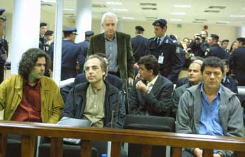 Η υπόθεση Μομφεράτου-Ρουσσέτη στη δίκη της 17Ν – Διακοπή λόγω πολέμου