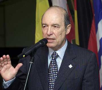 Ισχυρό μήνυμα για ανάπτυξη και απασχόληση πρέπει να στείλει η ΕΕ, τονίζει ο Κ.Σημίτης