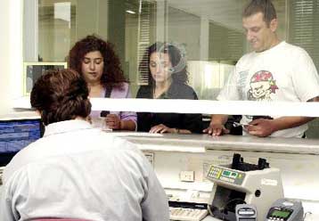 Ειδοποιητήρια σε 150.000 επιχειρήσεις για τις ανέλεγκτες υποθέσεις από την εφορία