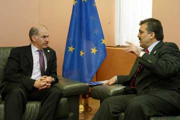 Πρώτη συνάντηση Παπανδρέου και Γκιουλ σε επίπεδο υπουργών Εξωτερικών στις Βρυξέλλες