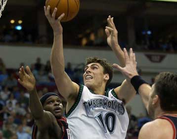 Στην παράταση ήλθε η εκτός έδρας νίκη των Τίμπεργουλβς επί των Σπερς με 101-94