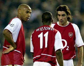 Οι διεθνείς Γάλλοι ποδοσφαιστές τίθενται εναντίον του πολέμου στο Ιράκ