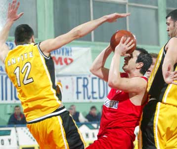 Πανιώνιος και Ηρακλής έριξαν… νοκ άουτ ΑΕΚ και Παναθηναϊκό