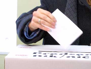 Με δημοψήφισμα η Σλοβενία εγκρίνει την ένταξή της στην ΕΕ και το ΝΑΤΟ