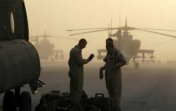 Κατερρίφθησαν δύο αμερικανικά ελικόπτερα Apache, σύμφωνα με τους Ιρακινούς