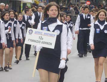 Σε αντιπολεμικό κλίμα διεξήχθη η μαθητική παρέλαση στην Αθήνα