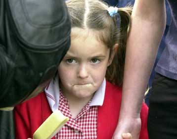 Υπό το άγρυπνο βλέμμα γονιών και κινητής τηλεφωνίας προσεχώς οι Βρετανοί μαθητές