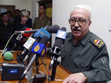 Ο Σαντάμ έχει πλήρη έλεγχο της χώρας και του στρατεύματος, διαβεβαιώνει ο Ταρέκ Αζίζ