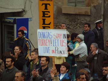 Με συλλήψεις προσπαθεί να καταπνίξει τις φωνές ειρήνης στα κατεχόμενα ο Ρ.Ντενκτάς