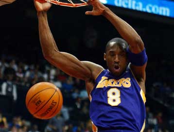 Ο Κόμπε Μπράιαντ οδήγησε για μια ακόμα φορά τους Λος Αντζελες Λέικερς στη νίκη