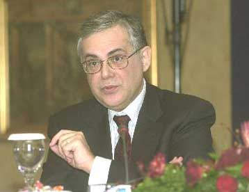 Δύσκολη η αξιολόγηση των επιπτώσεων του πολέμου, δηλώνει ο Λουκάς Παπαδήμος