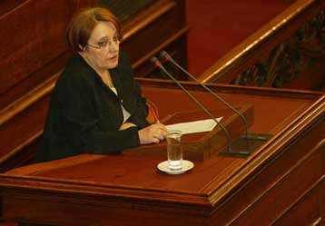 Να παραδεχτεί ο πρωθυπουργός ότι η χώρα συμμετέχει στον πόλεμο αξίωσε η Αλ.Παπαρήγα