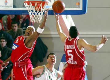 Ολοταχώς για Βαρκελώνη ο Ολυμπιακός, διασυρμός του Παναθηναϊκού