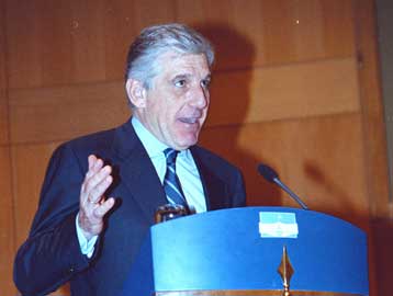 Με Ράμσφελντ και Ράις θα συναντηθεί την ερχόμενη εβδομάδα στις ΗΠΑ ο Γ.Παπαντωνίου