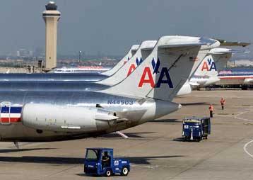 Τα τελευταία της «χαρτιά» παίζει η American Airlines ώστε να γλιτώσει την πτώχευση