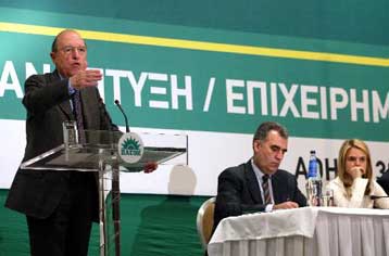 Δεν χρειάζεται λήψη έκτακτων μέτρων για την οικονομία, τονίζει ο Κ.Σημίτης