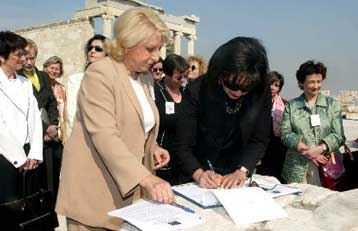 Διακήρυξη για την ειρήνη συνυπέγραψαν οι γυναίκες βουλευτές της Ευρώπης