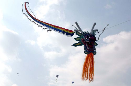 Με χιόνια και τσουχτερό κρύο το πέταγμα του χαρταετού την Καθαρά Δευτέρα