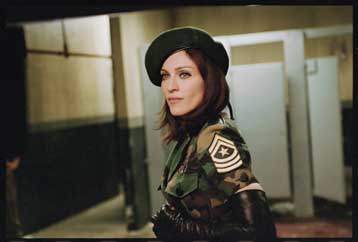 Η Μαντόνα αποσύρει βίντεο κλιπ από σεβασμό στις στρατιωτικές δυνάμεις των ΗΠΑ