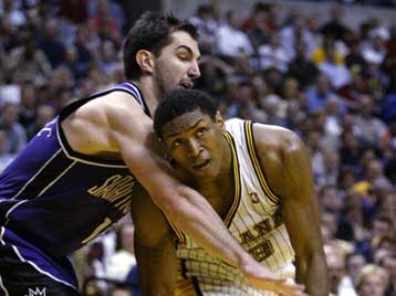 Με ηγέτη τον Στογιάκοβιτς, οι Κινγκς κέρδισαν τους Πέισερς (103-98)