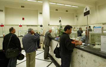 Οκταπλασιάστηκαν τα χρέη των νοικοκυριών από πιστωτικές κάρτες την περίοδο 1995-2002