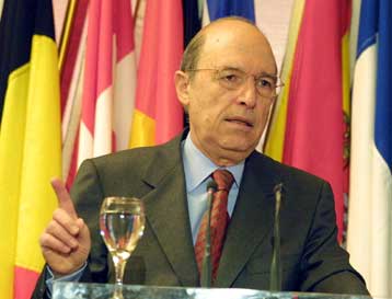 Επίλυση του Κυπριακού μόνο στο πλαίσιο του ΟΗΕ, διαμηνύει ο Κώστας Σημίτης